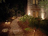Landscape lighting for pathways